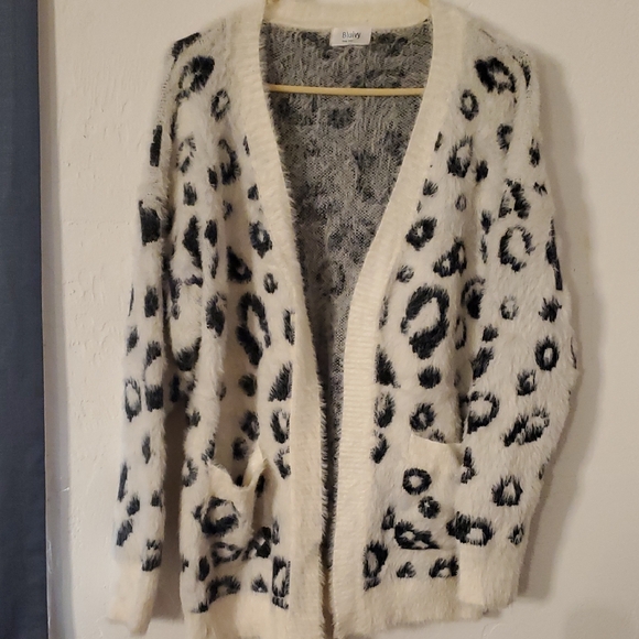 Bluivy Sweaters - Bluivy Cardigan Sweater Size M/L Leopard Print NWNT